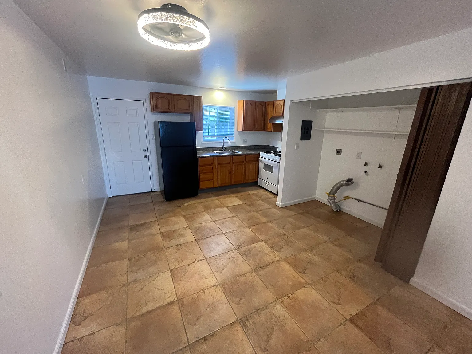 2 bed, 1120 sqft, $2,295 — Photo 2