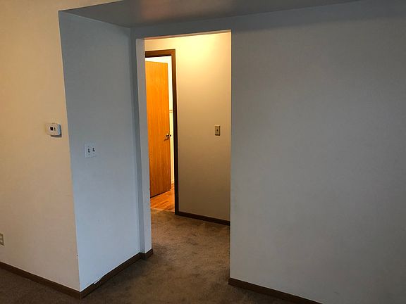 4th image of 990 N 1st St APT 2