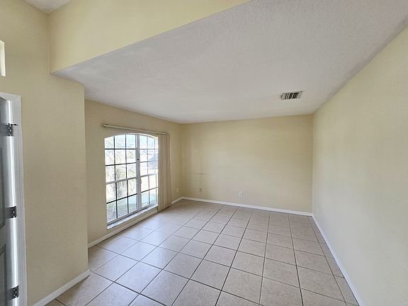 3rd image of 650 SW Hillsboro Cir