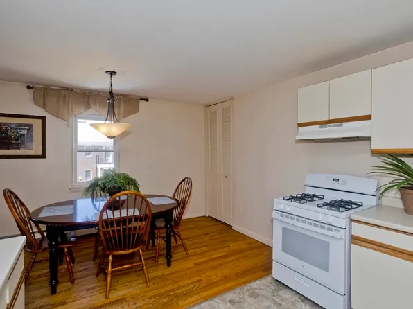 34 Regency Park Dr Unit 34, Agawam, MA 01001