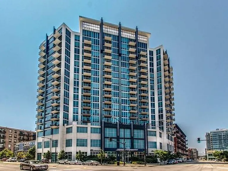 Live the High Life in a Chicago high-rise!