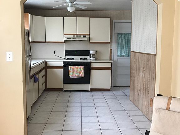 2nd image of 1926 Evaline St Unit 2