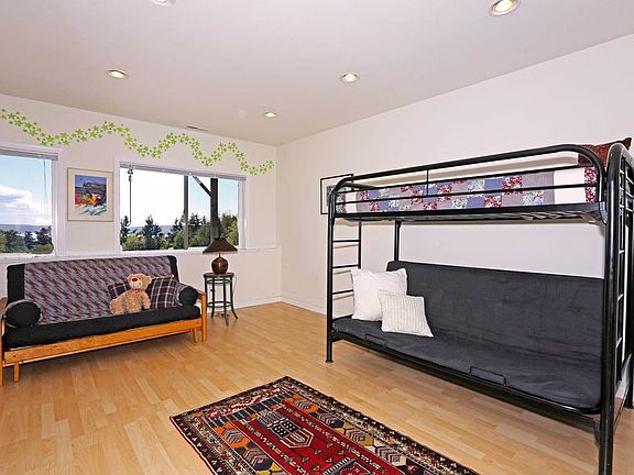 4 beds plus den