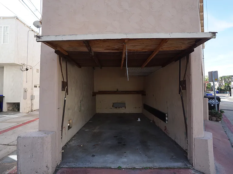 2681 Mission Blvd — Photo 18