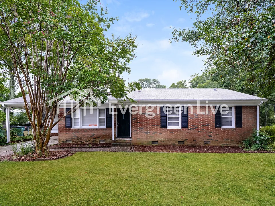 1011 Holly Dr