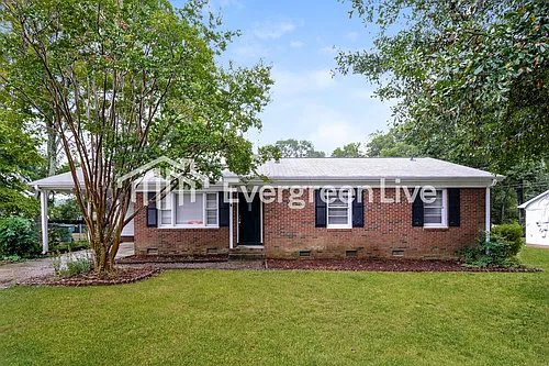 1011 Holly Dr Photo 1