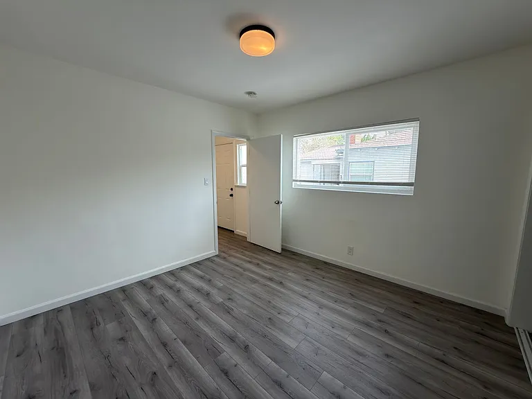 1110 Mira Mar Ave #A — Photo 16