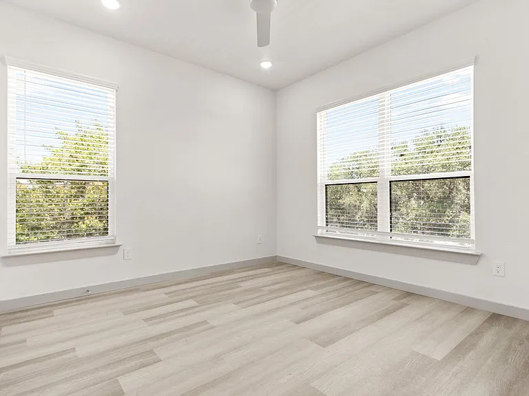 2702 Lubbock Ave — Photo 12