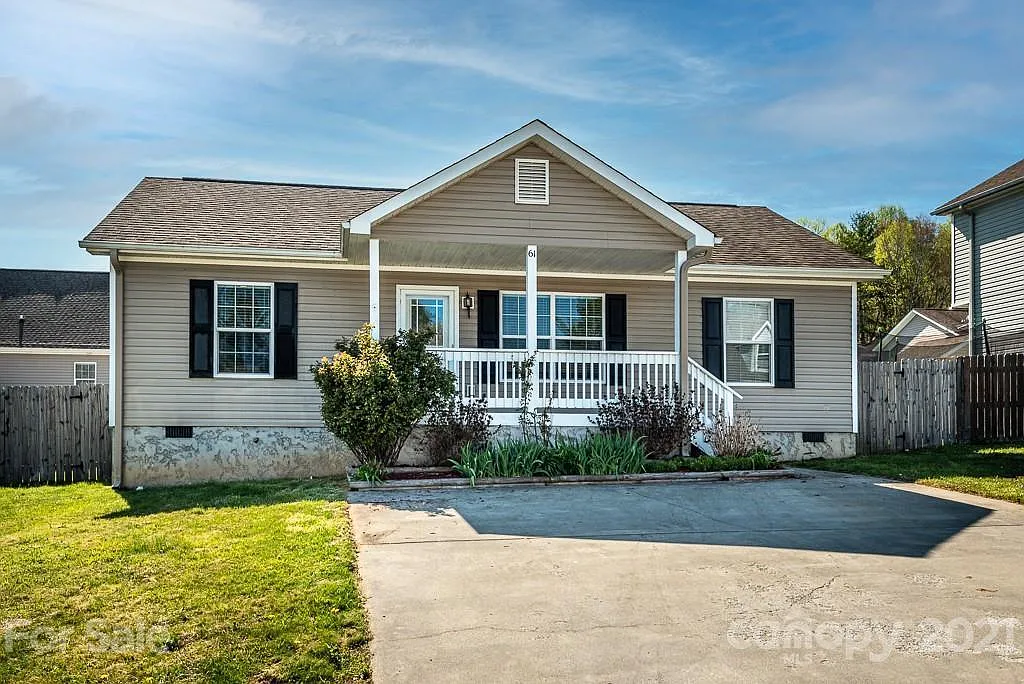 3 bed, 1008 sqft, $2,200 — Photo 1