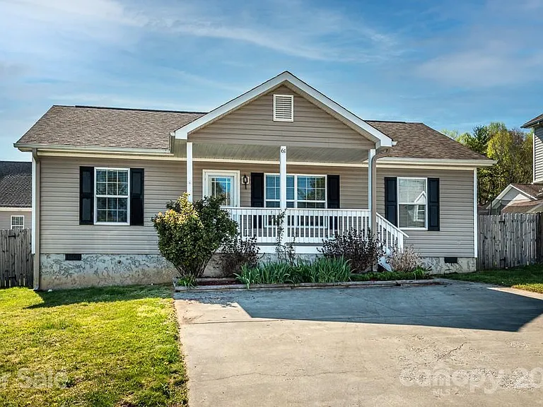 61 Newberry Dr — Photo 1