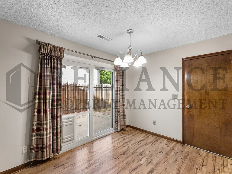 1111 E Redwood Rd — Photo 11