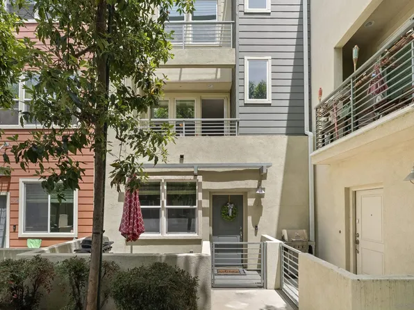 225 Royal Gln Unit 410, Escondido, CA 92025