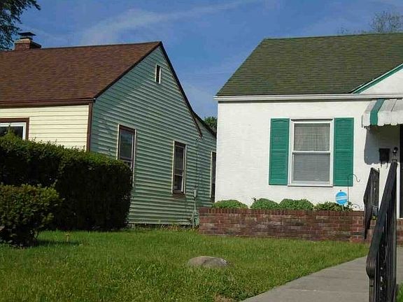 3rd image of 2289 Grasmere Ave