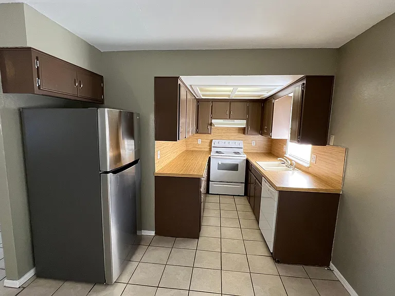 1022 Chowning Ave — Photo 6