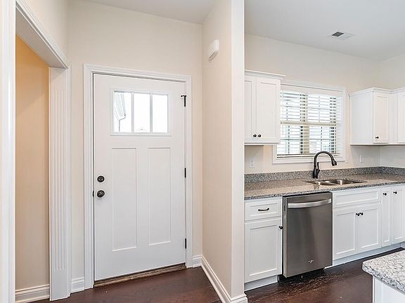 5th image of 524 Greathouse Dr