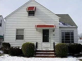 376 E 250th St photo 1