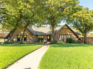 2710 Monarch Dr, Arlington, TX 76006