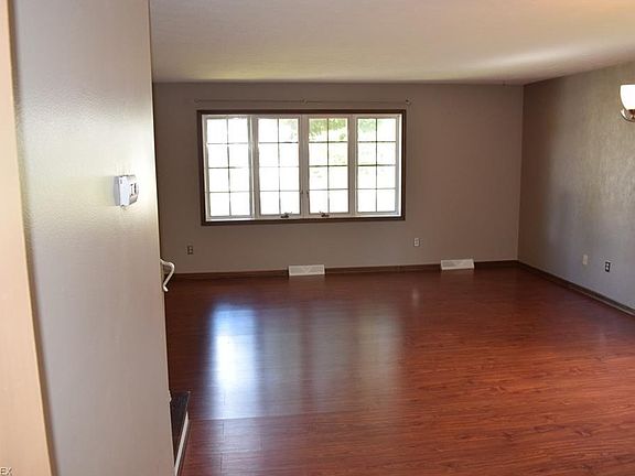 3rd image of 659 Appleseed Dr