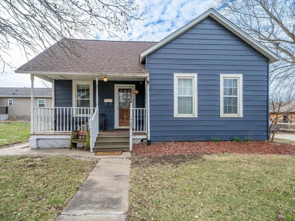 700 W Fort St, Farmington, IL 61531