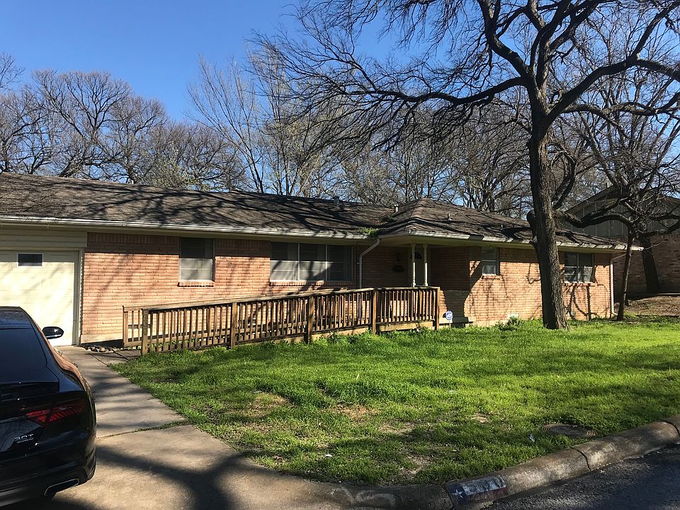 1st image of 530 Saint Johns Way