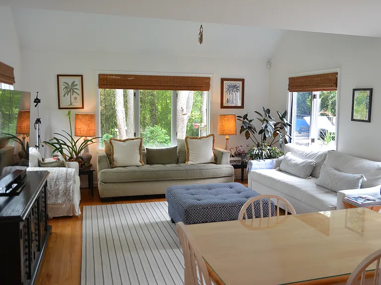 99 Spring Pond Ln — Photo 4