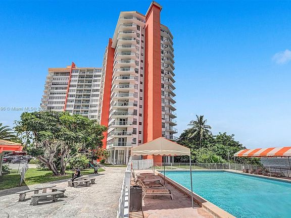2nd image of 1351 NE Miami Gardens Dr APT 323E