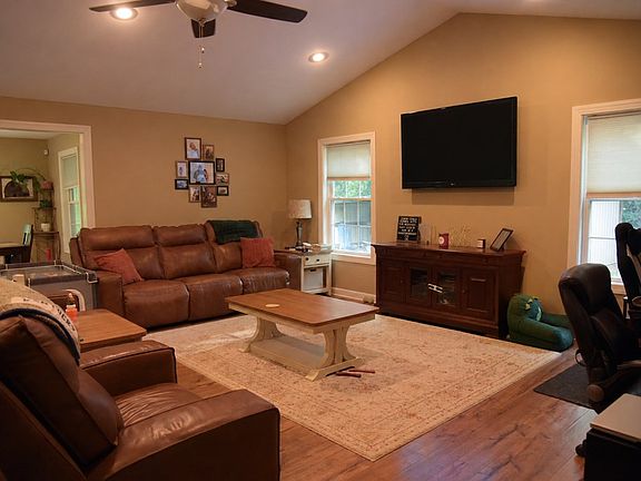 2nd image of 108 Red Bud Ln