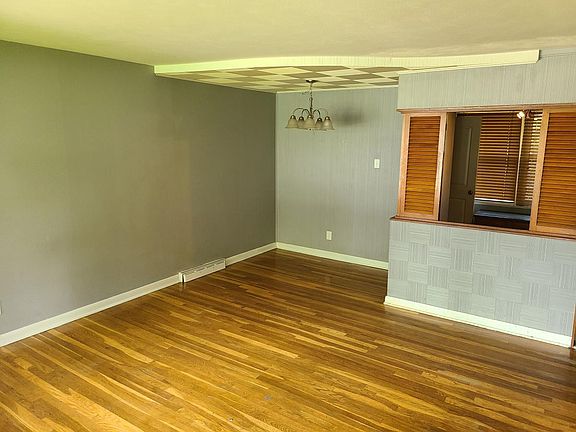 4th image of 9805 Cambria Dr