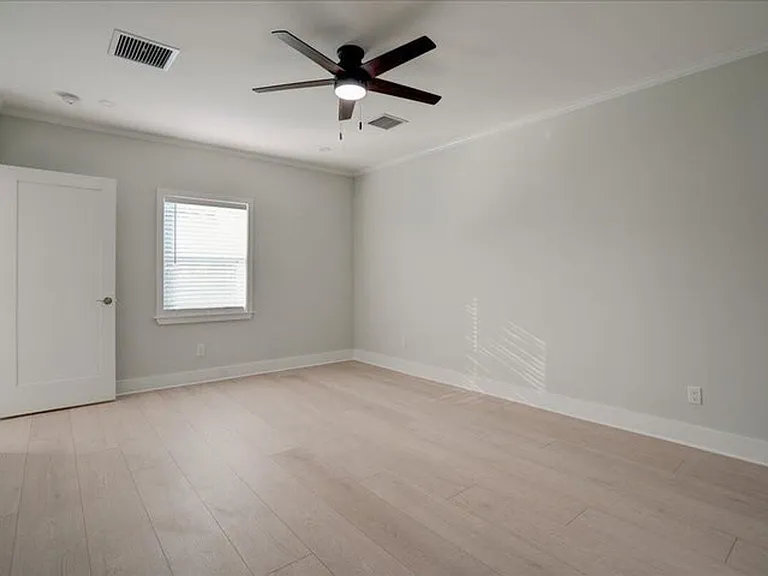 320 NW 6th Ave — Photo 15