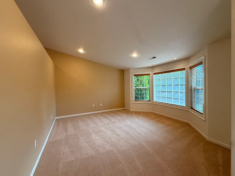 4805 NW Washington St — Photo 6