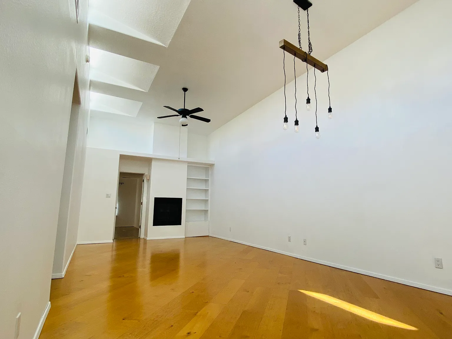 1729 Cliffside Dr NW — Photo 2