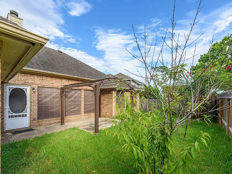 1813 Oak Wood Dr E — Photo 4