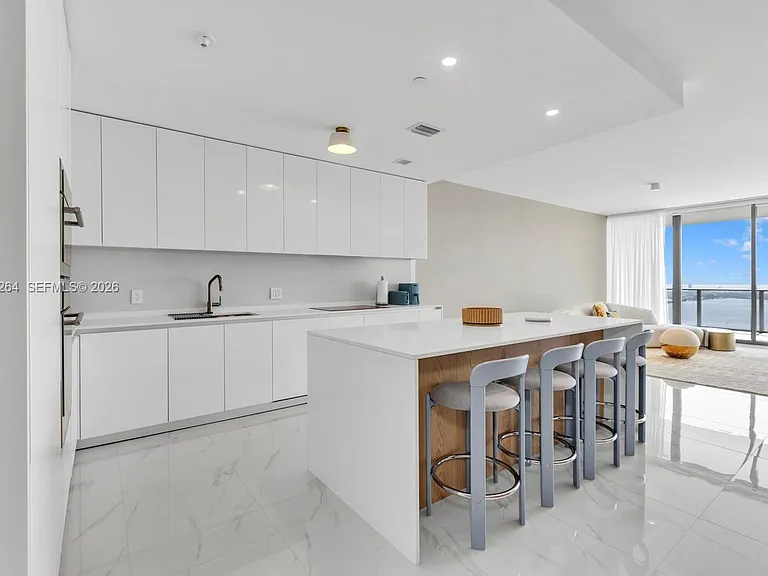 700 NE 24th St #5502 — Photo 2
