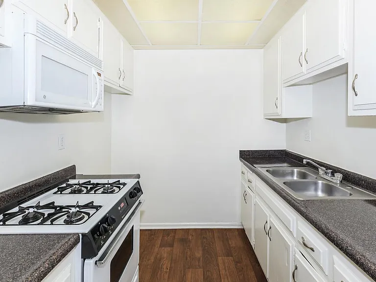 La Ramada Apartment Homes — Photo 29