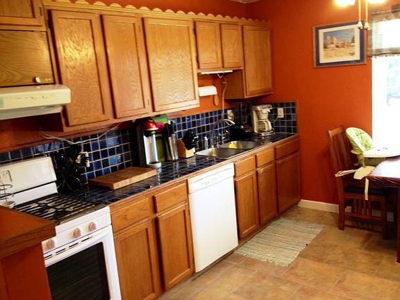 3rd image of 583 Warrington Ave