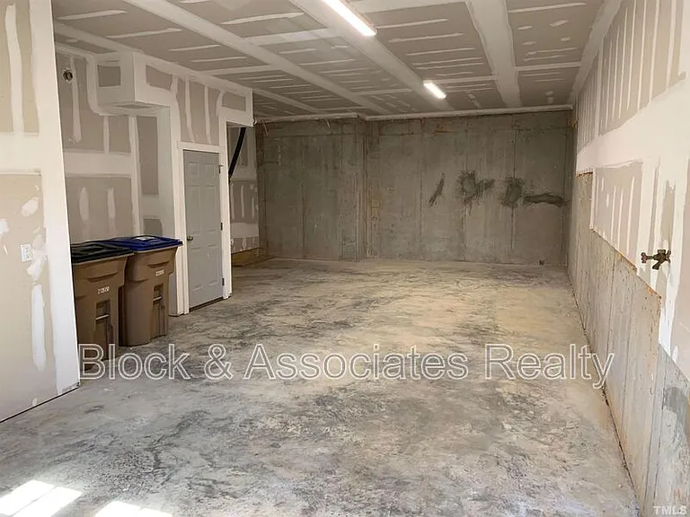 801 S Franklin St — Photo 21
