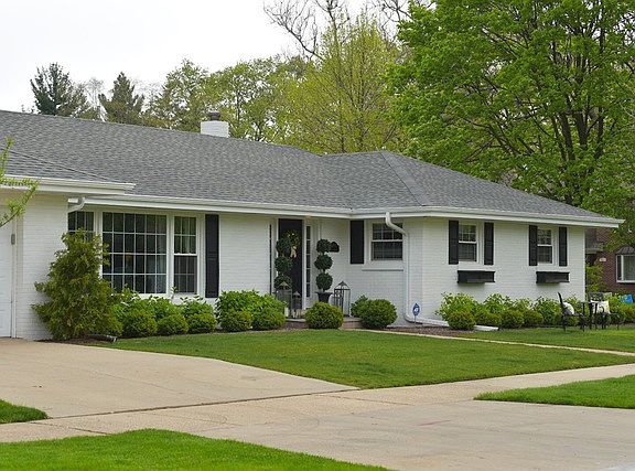2nd image of 9300 Lincolnwood Dr