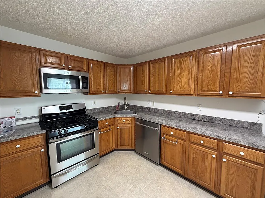2 bed, 2.5 bath, 1248 sqft, $2,150 — Photo 2
