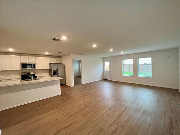 4th image of 1412 Twilight Green Dr