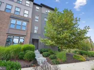 13216 Woodland Park Rd Unit 1B, Herndon, VA 20171