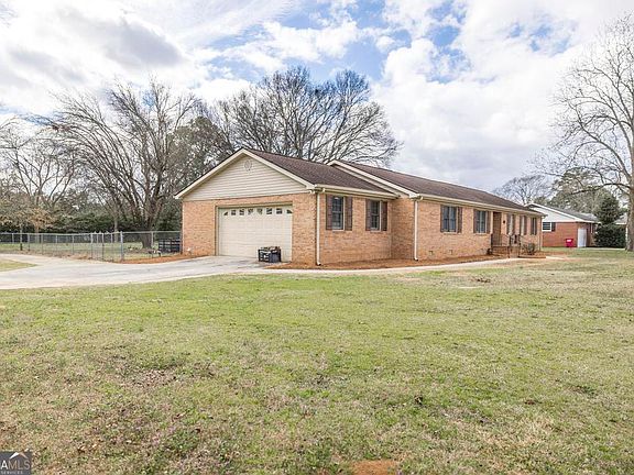 5th image of 3708 Jones Rd