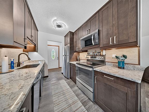 5th image of 179 Alma Dr NW