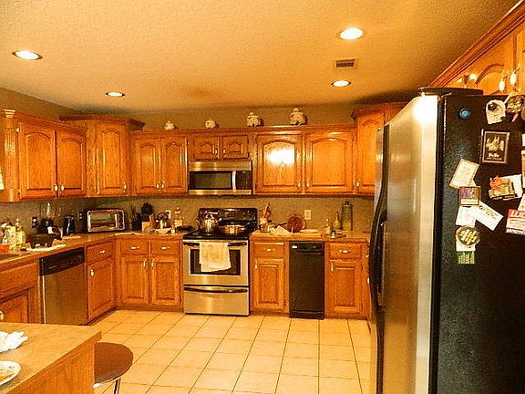 3rd image of 218 Cherokee Ln