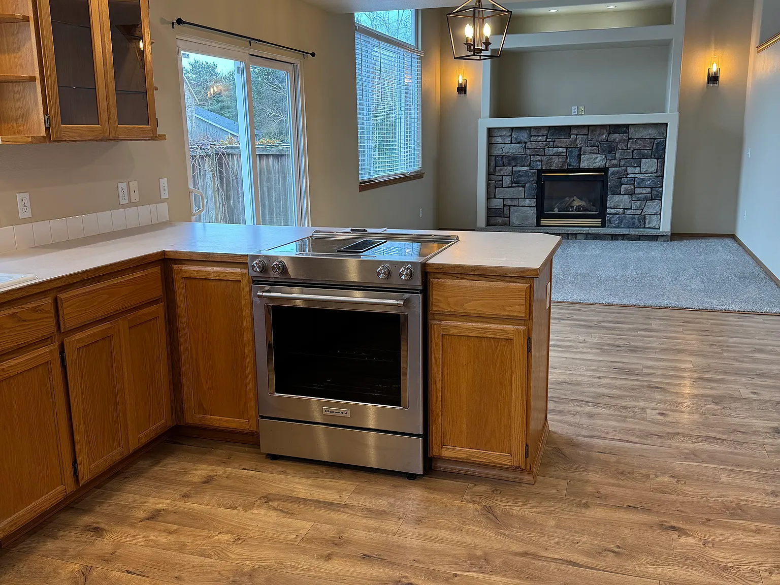 3 bed, 1559 sqft, $2,795 — Photo 3