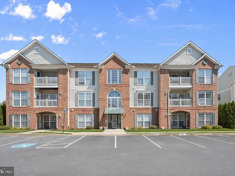 2504 Shelley Cir #4-2D — Photo 1
