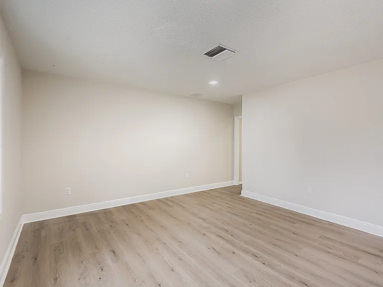 1650 Leach Cir — Photo 7