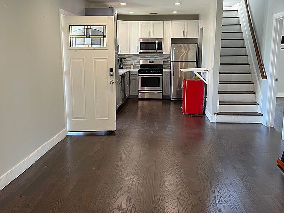 5th image of 126 W Lincoln Ave