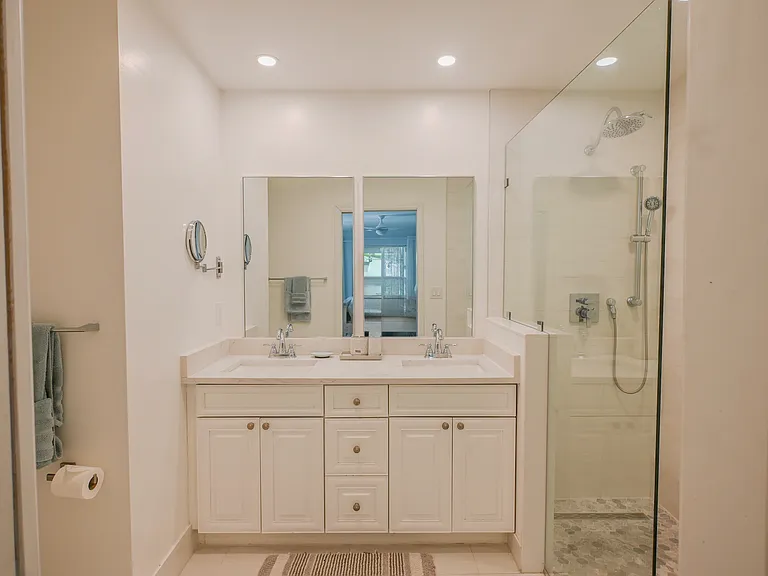 1248 SE 7th St — Photo 25