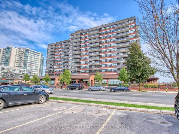 165 Ontario St #309, Kingston, ON K7L 2Y6