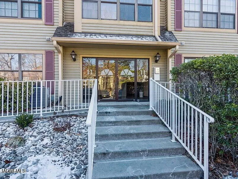 1101 Stoneridge Cir #1101 — Photo 1